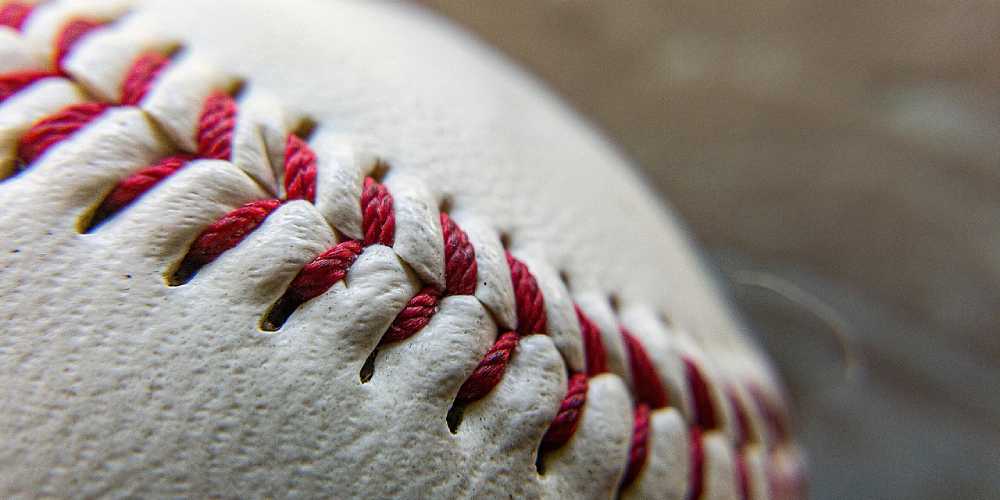 Baseball labda - MLB 2025 fogadási tippek májusban