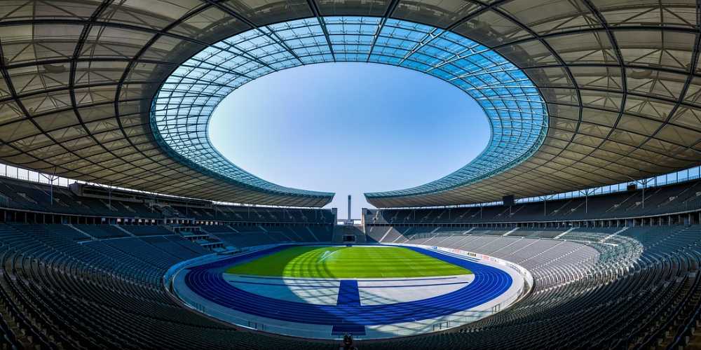 Júliusi UEFA Konferencia Liga 2025 fogadási tippek és szorzók ma!