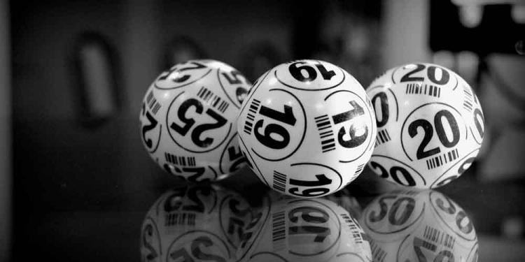 Mennyi esélyem van megnyerni a lottót?
