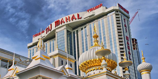 Atlantic City Workers Protest Pension Cuts by Trump TajMahal