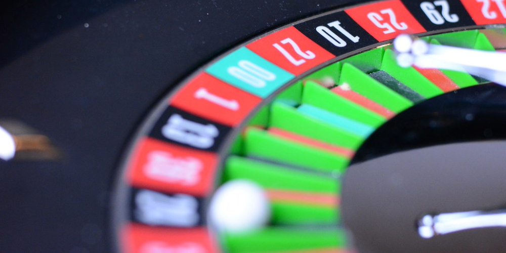 low-volatility roulette betting strategies