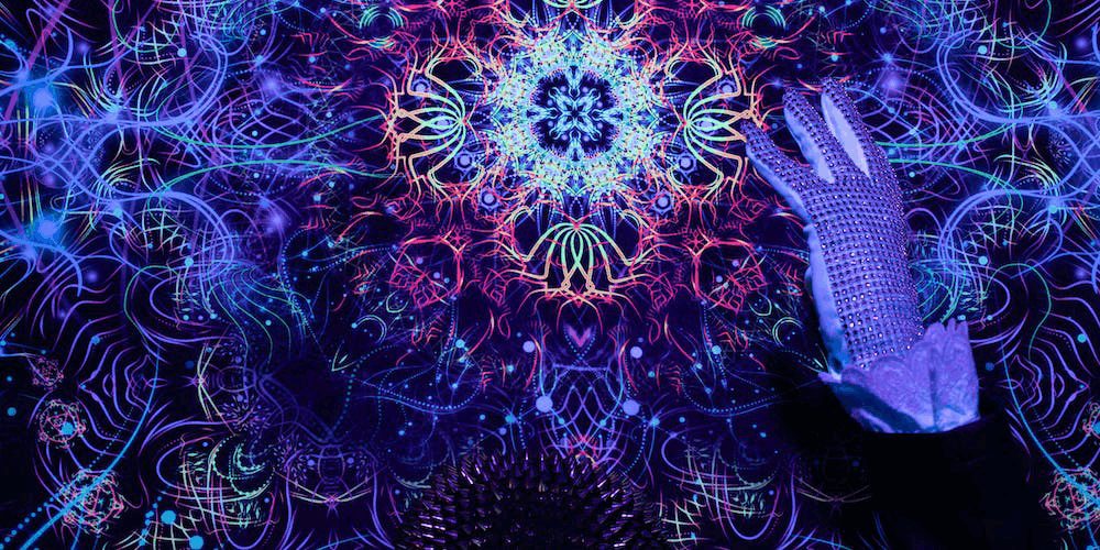 Small chaos creates a grand pattern