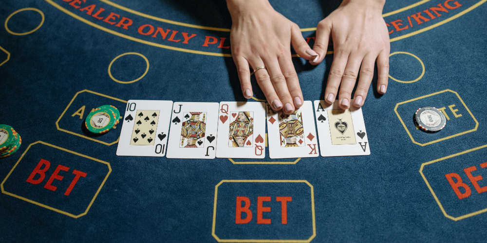 Understanding Blackjack Strategy To Stand Or Hit In Blackjack?