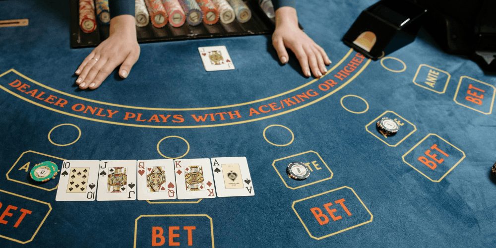 7 Essential Skills For Casino Dealers – Run The Game And Win Big