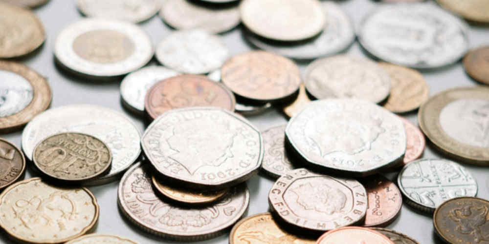 Comparison of safe vs risky betting using the 1-3-5% rule in bankroll management