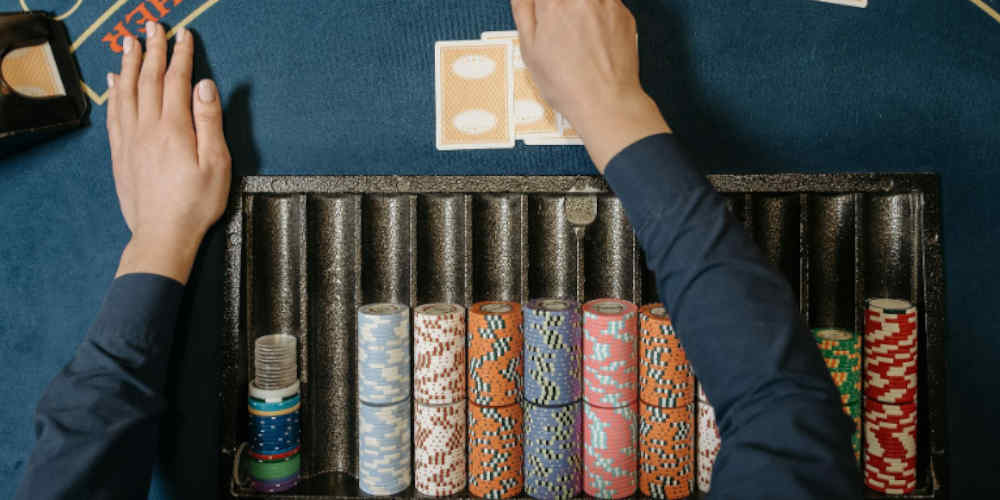 week-by-week bankroll strategy with a $100 budget