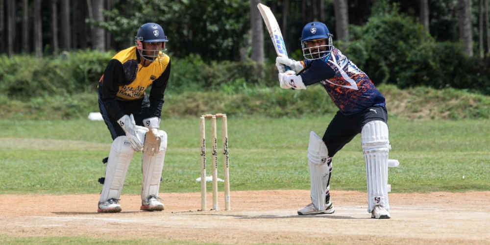 cricket bettors playing cricket