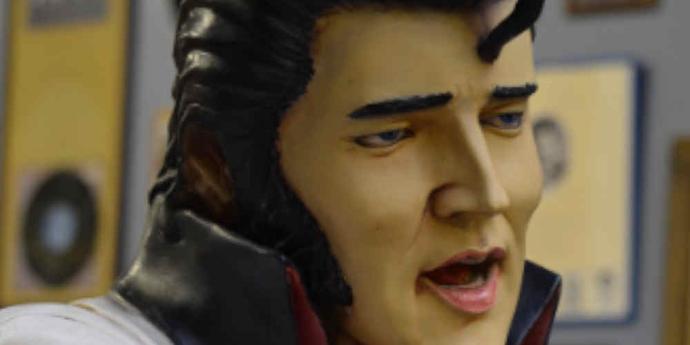 elvis statue
