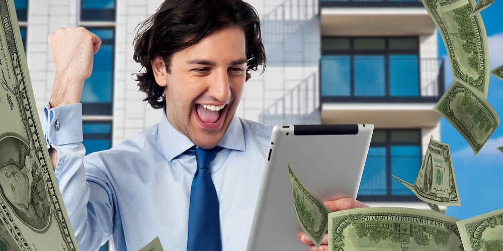 guy playing the lottery online