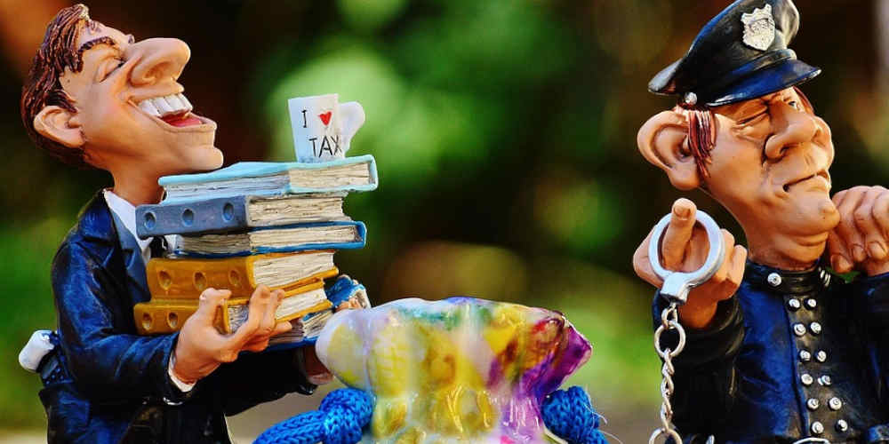 Fidesz and football represented with funny figures stealing tax