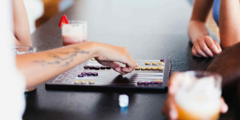 bar games represented with backgammon