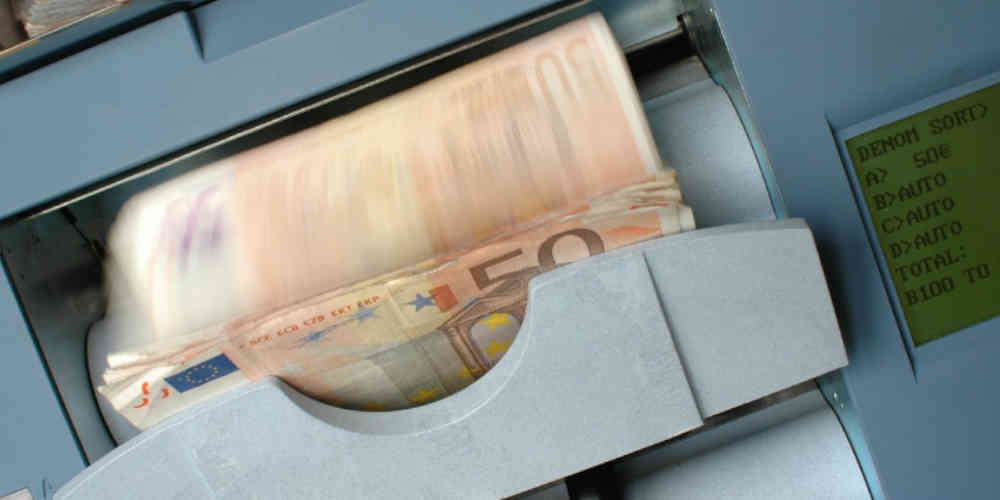 full cashout betting sportsbooks represented with 50 EUR bills