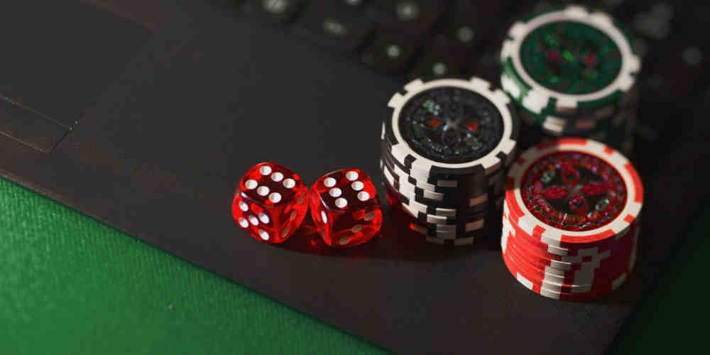 online casino deposit limits represented with casino chips on a laptop