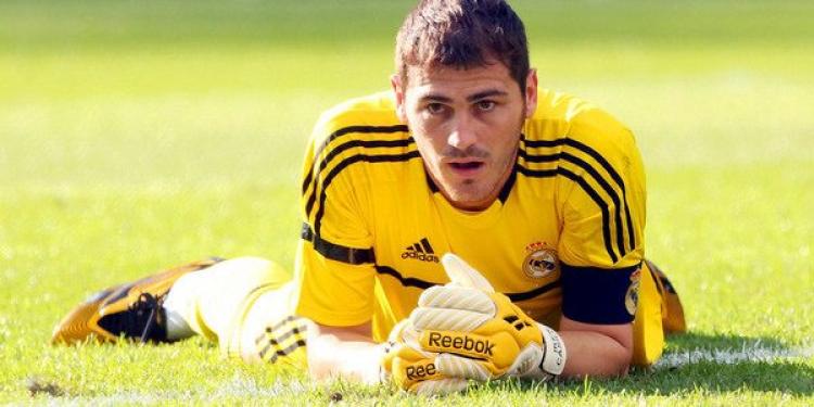 Two Options Less for Iker Casillas