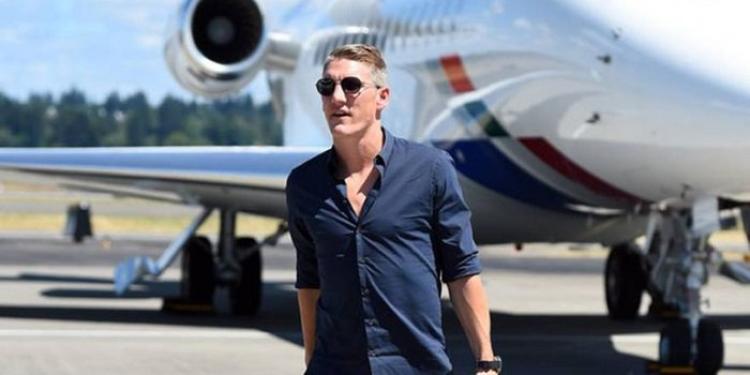 Manchester United Acquire the Service of Schweinsteiger