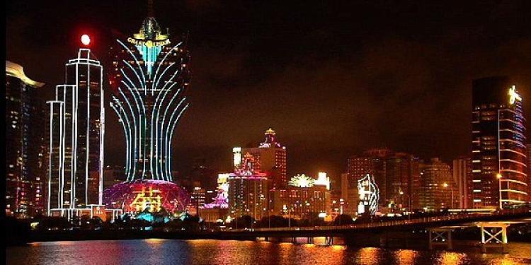 Junket operators in Macau fear the smoking ban