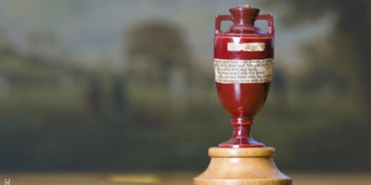 England Defeated Australia on the Second Day of Ashes 2015