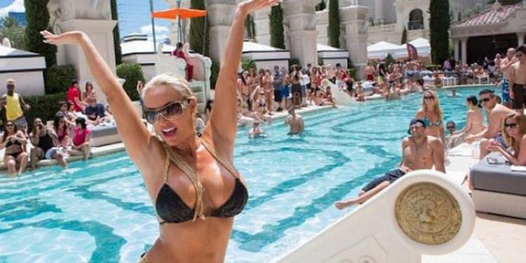 Splash It Up In Vegas, Part II.