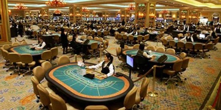 Hong Kong Stocks Fall to Their Lowest Level since July, Due to Macau Casino Revenue Drop