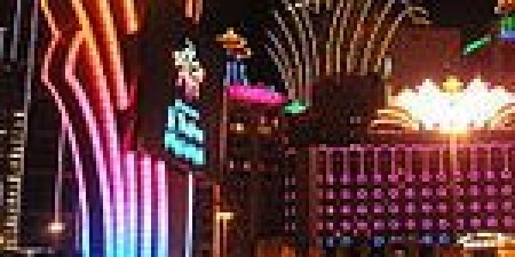 Chinese Gamblers Sextuple Macau Revenues