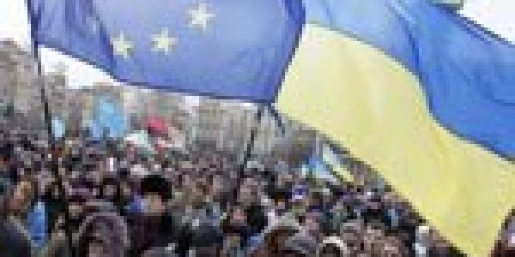 Thousands Demanding Pro-EU Regulations in Ukraine