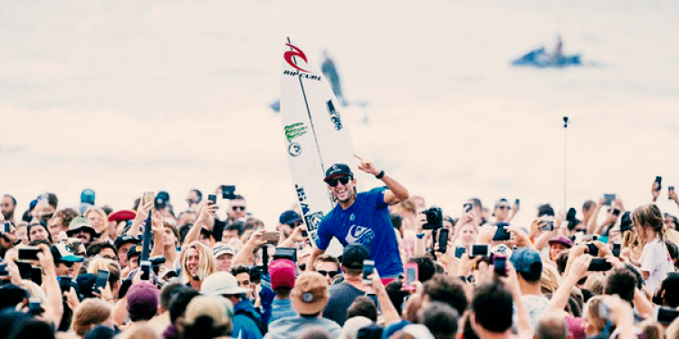Should You Bet On Owen Wright to Win This Year’s World Surfing League?