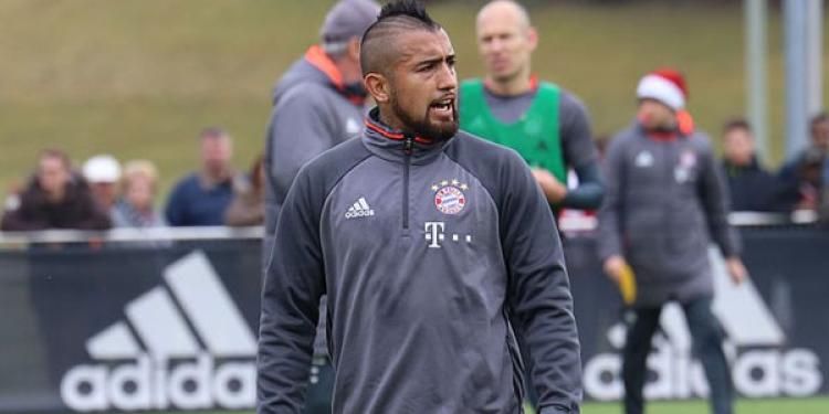 Arturo Vidal Signs for Barcelona