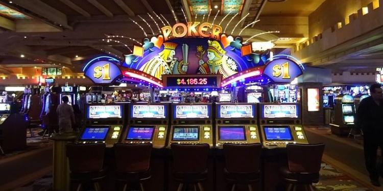 What does a Slot Machine Service Technician do?