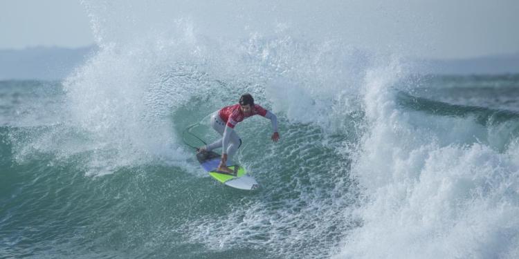 Ferreira on the Verge to Become World Champion As Per 2019 Billabong Pipe Masters Betting Predictions