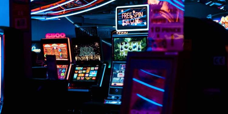 How to Manipulate a Slot Machine: Seven Ways to Make a Fortune