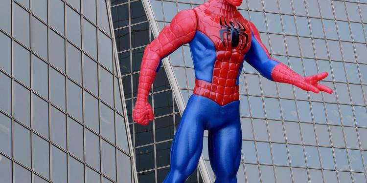 Molly Bloom Doesn’t Like Tobey Maguire