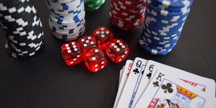 Why Gamble Online? Availability, Comfort, And Diversity!
