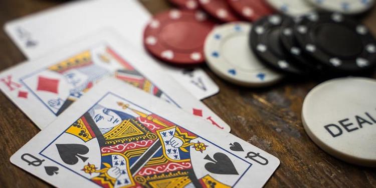 The Future of Gambling Business: Land Based Casinos or Online Gambling