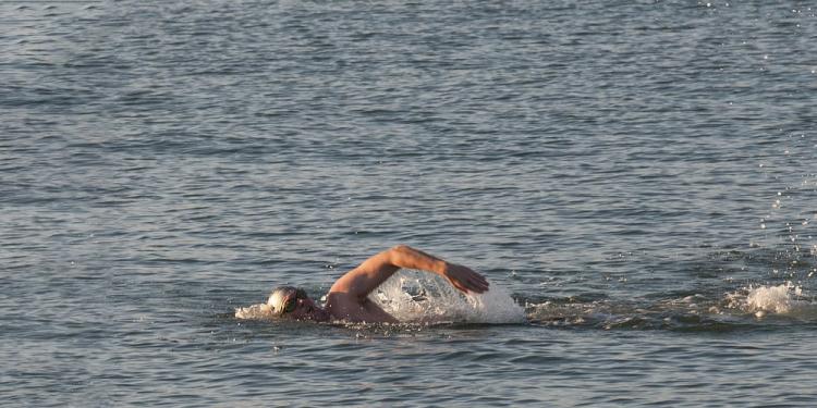Philippe Croizon – Swimming through English Channel – Running on Dakar