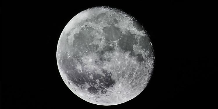 Tourist Moon Visit Odds in a Starship