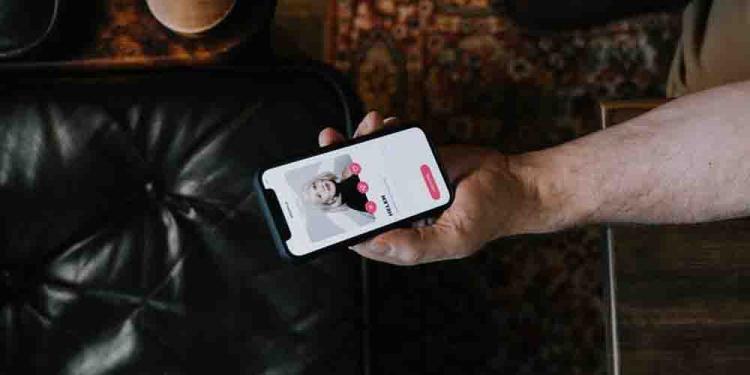 Dating Apps Vs. Slot Machines: Is There A Connection? 