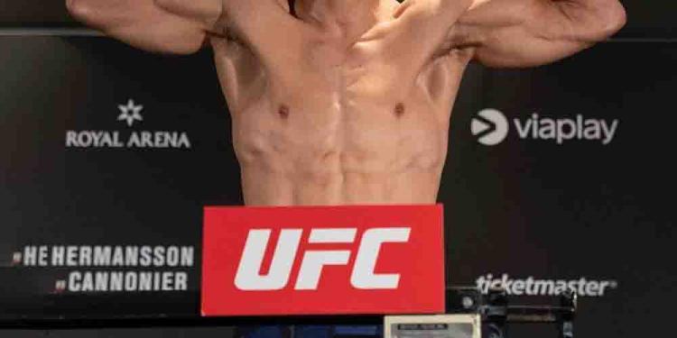 Uriah Hall vs Sean Strickland Betting Odds and Predictions