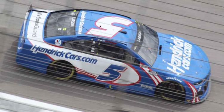 NASCAR Quaker State 400 Odds Favor Larson to Win