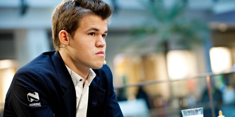 Magnus Carlsen Poker Match – The Chess Legend