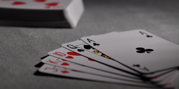 How To Play Let It Ride Poker: Introduction To The Game