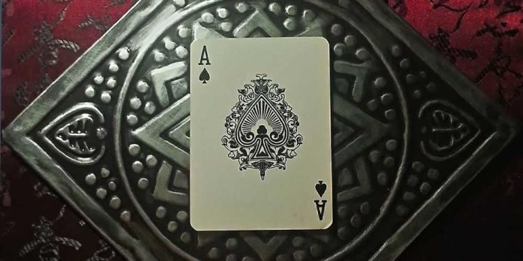 Best Hand in Poker: How To Play With a Royal Flush