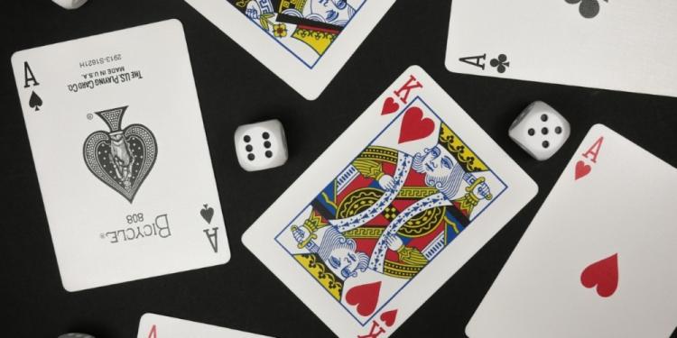 All About the Worst and Best Hands in Poker