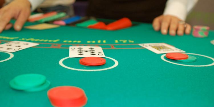 Beat The Casino Dealer With Blackjack Shuffle Tracking