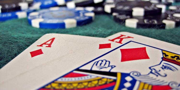 Blackjack Hand Signals – How And When To Use Them