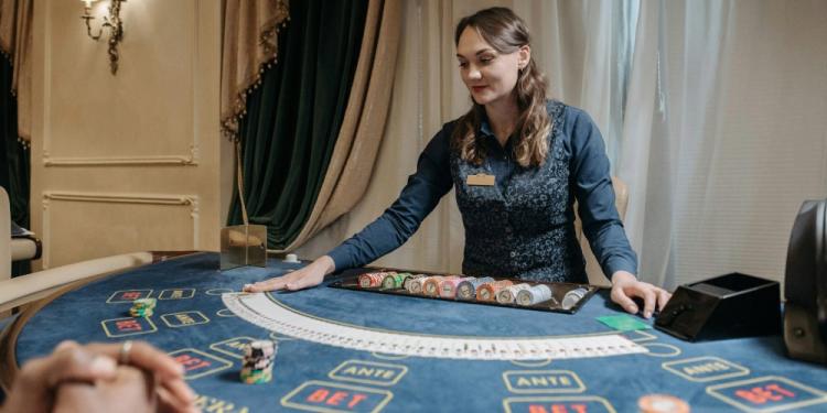 Can You Win More By Reading Blackjack Dealer Tells?