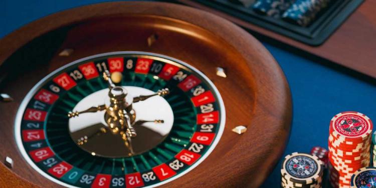 Can Roulette Strategies Win You Money? – A Theoretical Analysis