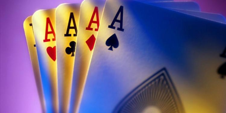 Caribbean Stud Poker Strategy: When to Fold and When to Raise