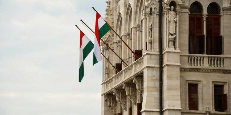 Magyar Péter Calls For Government Disbandment – Election Bets