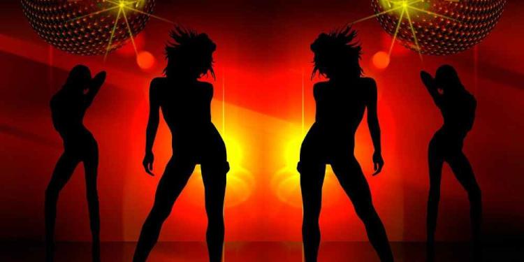 Cardi B Fell In Vegas: Blamed The Government, Defended Her Ex